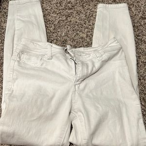 White skinny jeans